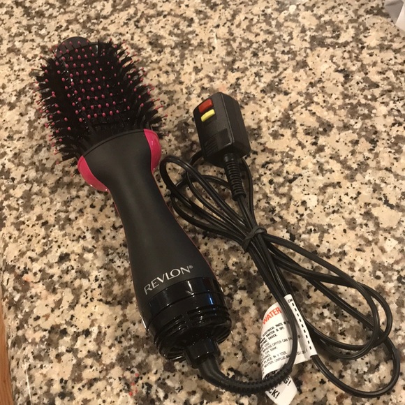 Revlon One Step Hair Dryer Styler - Picture 1 of 3